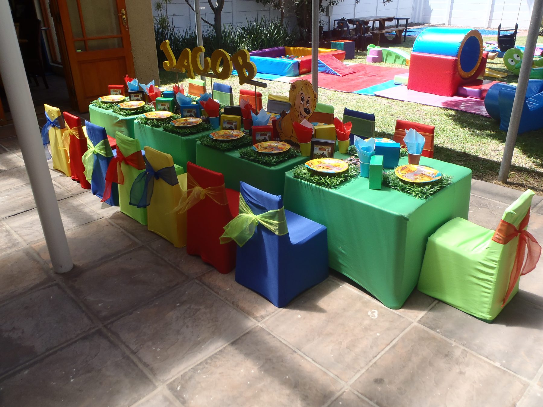 Green and blue unisex party table setup