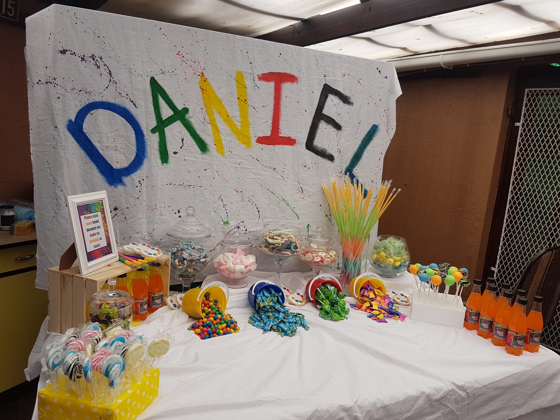 Spongebob style yellow party table display